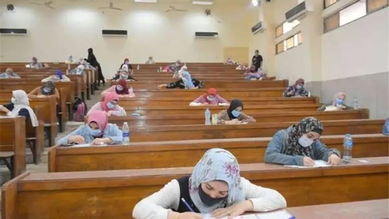 الحكومة تكشف حقيقة إيقاف الدراسة بالجامعات وإلغاء الامتحانات 