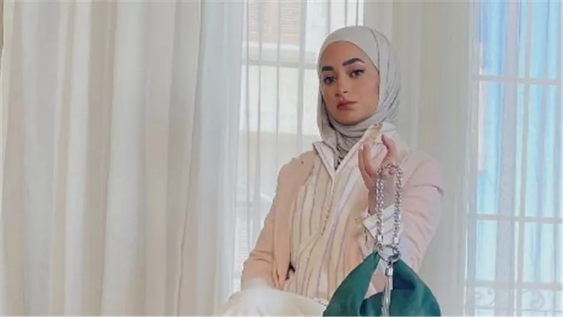 بعيداً عن العباية.. أفضل 7 إطلالات محتشمة في العيد| صور 