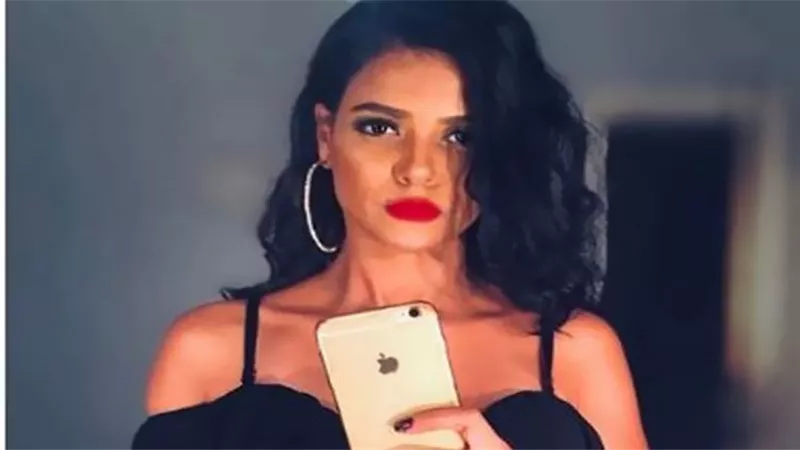 بطلة 