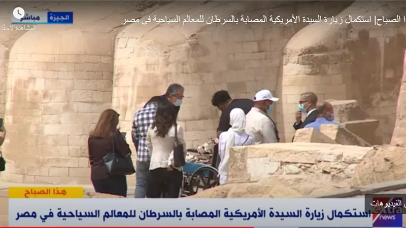 وزير السياحة يرافق الأمريكية المصابة بالسرطان في جولة بالأهرامات (فيديو)