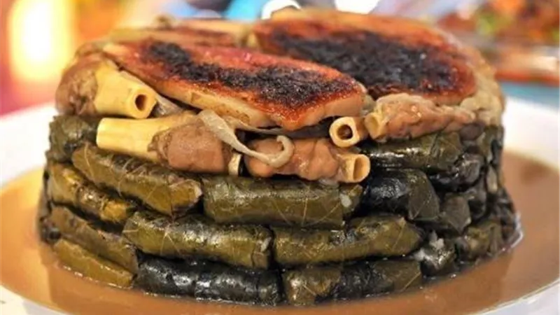 بطريقة سهلة.. إليكِ خطوات تحضير طاجن ورق العنب بالكوارع في 3 أيام العيد