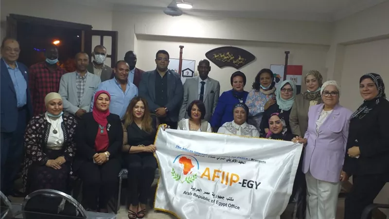 رئيس المعهد الأفريقي الدولي يكرم مؤسسة المرأة الأفريقية ويشيد بجهودها نحو القارة