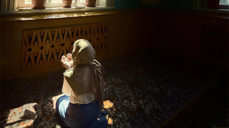هذا التصرف  يبطل ثواب الأعمال الصالحة في العشر الأواخر