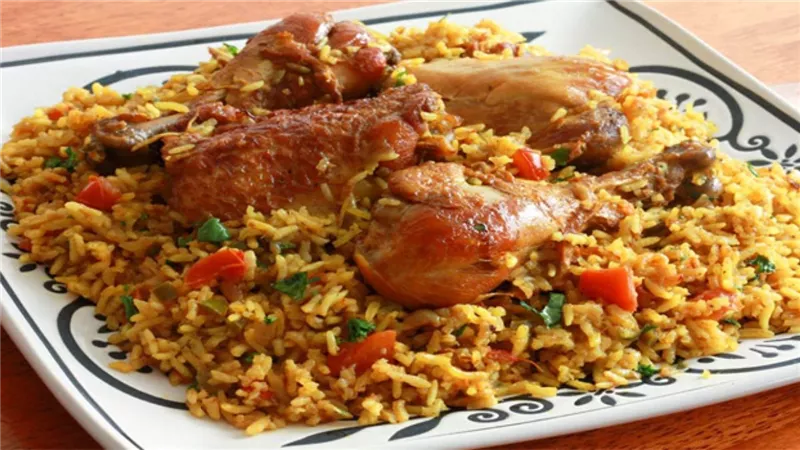 مجبوس الدجاج أكلة إماراتية شهيرة.. حضريها في العيد