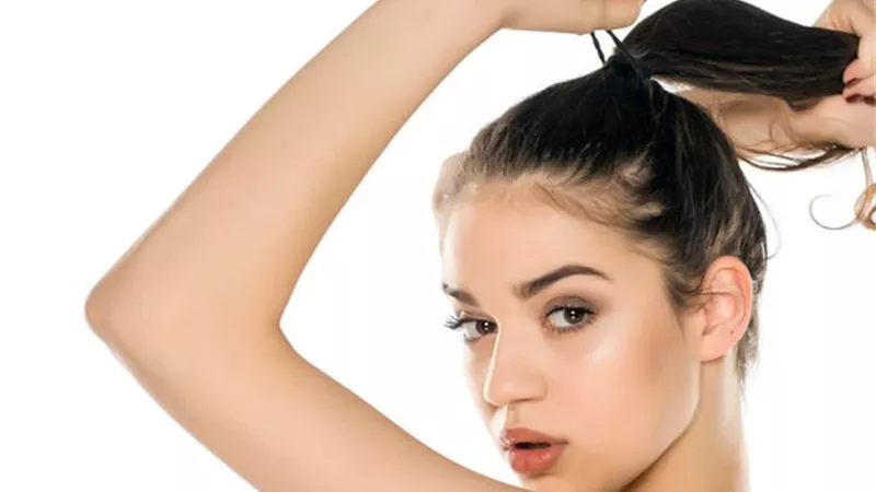 «أربطيه ورطبيه».. 8 طرق بسيطة للحفاظ على صحة شعرك أثناء النوم