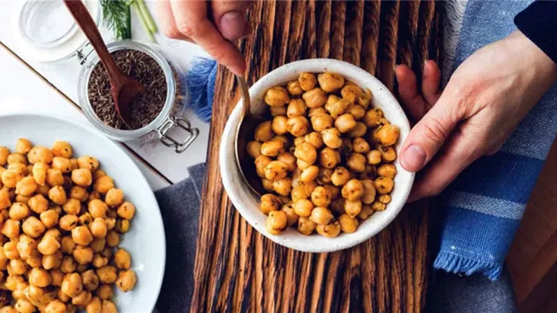 في يومه العالمي.. 4 فوائد صحية لا تعرفيها عن الحُمص 
