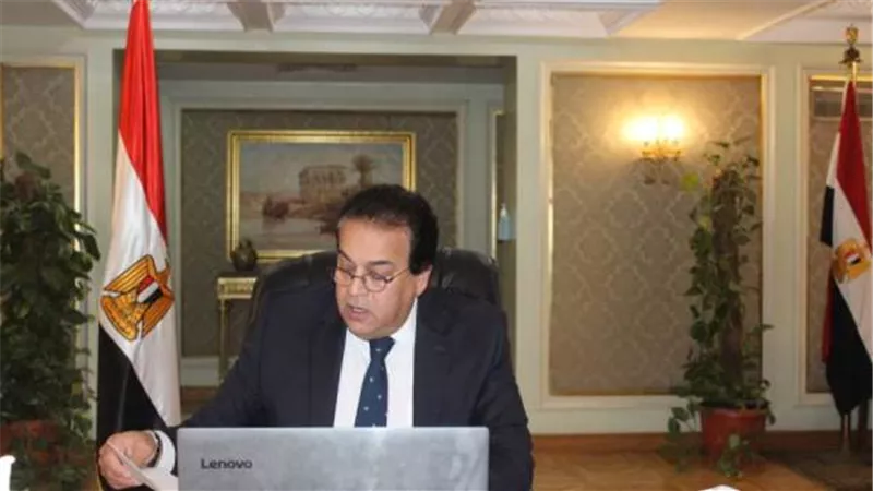 وزير التعليم العالي يستعرض تقريرًا حول فروع الجامعات الأجنبية