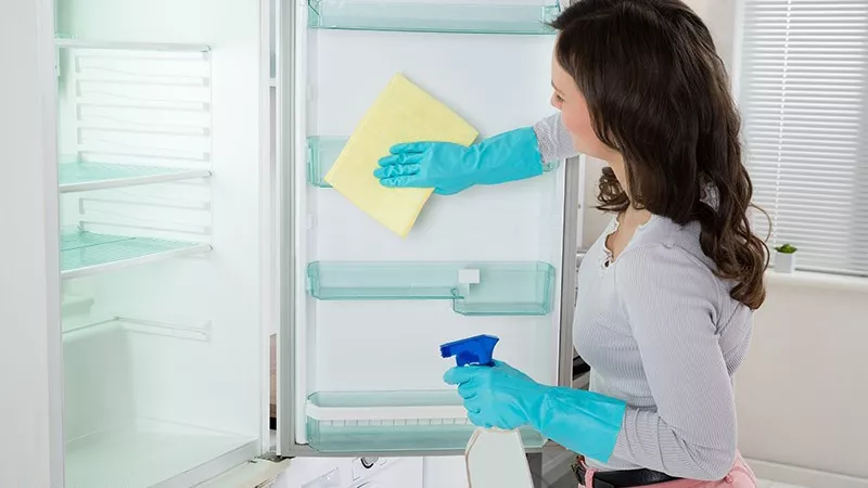 9 طرق طبيعية للتخلص من روائح ثلاجتك الكريهة 