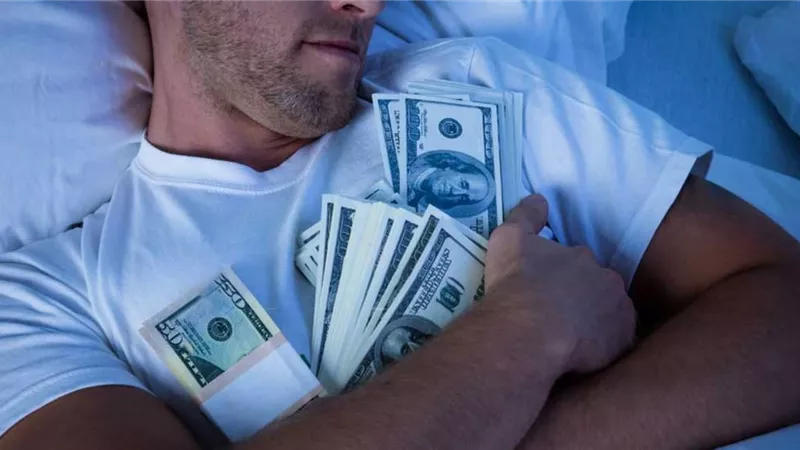 تفسير حلم رؤية النقود الورقية لـ«العزباء والمتزوجة» 