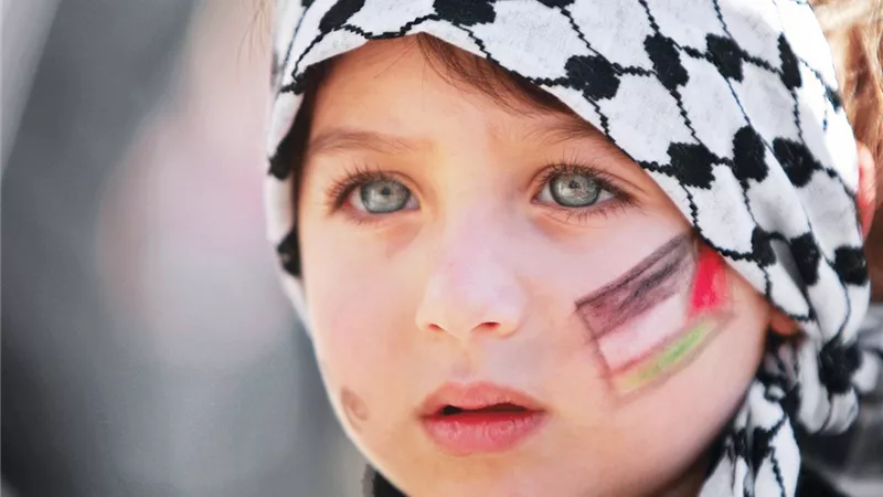 وصية طفلة فلسطينة لـ أمها: في حال استشهادنا نُدفن سويًا في قبر واحد