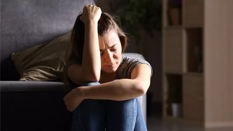 بهذه الطريقة.. حاربي أزمتك النفسية 