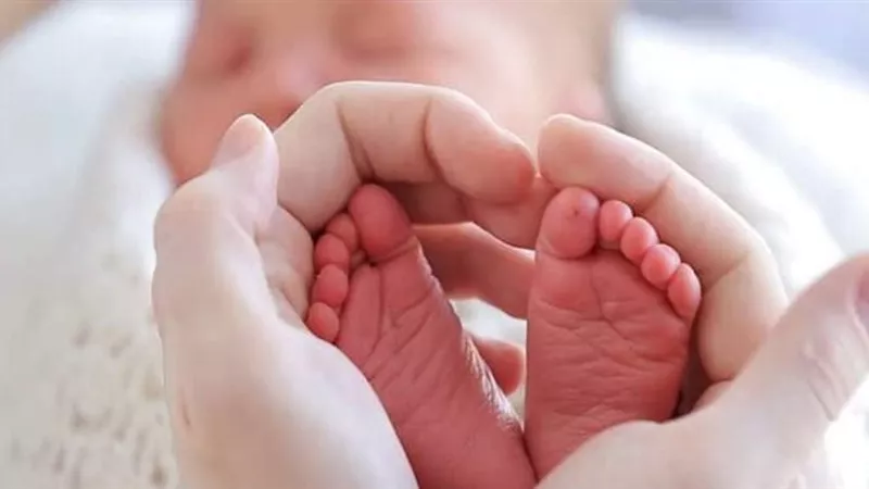 من تحرش إلى 3 زيجات لعدم إثبات نسب الطفل.. فريدة تحكي مأساتها أمام محكمة الأسرة