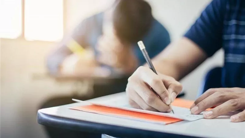 لطلاب الثانوية العامة.. تعرف على القنوات العارضة للمراجعات النهائية