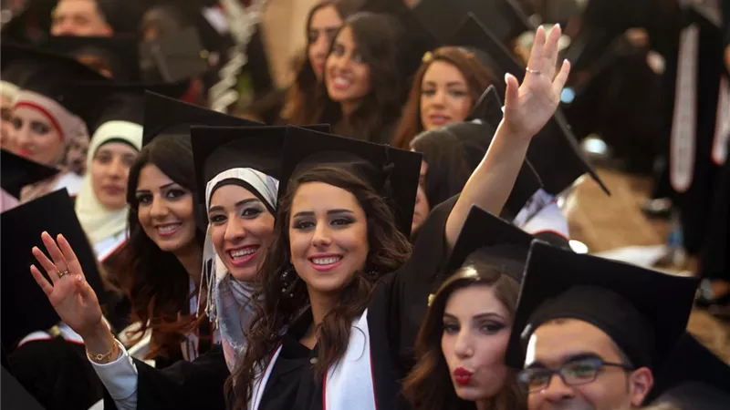 لفتيات الجامعة.. كيف تحافظين على علاقاتك بأصدقائك بعد التخرج؟
