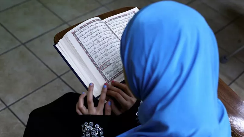 لماذا لا تبدأ سورة التوبة بـ«بسم الله الرحمن الرحيم»؟ أزهري يجيب
