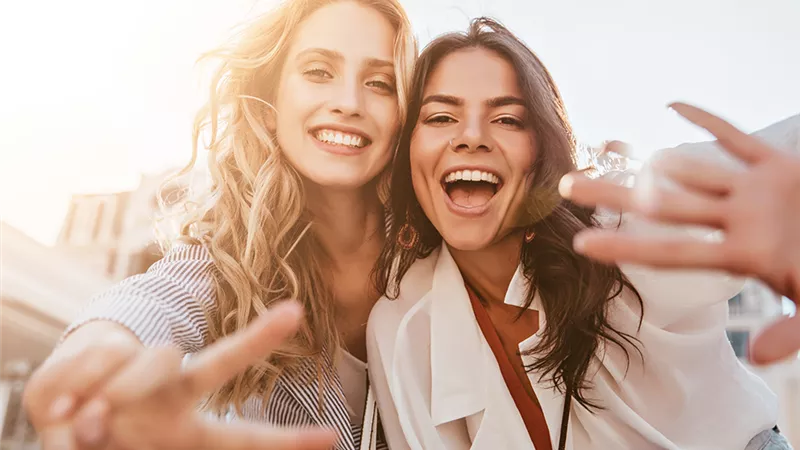 منها الأمانة والثقة.. تعرفي على الشروط الواجب توافرها في صديقة عمرك