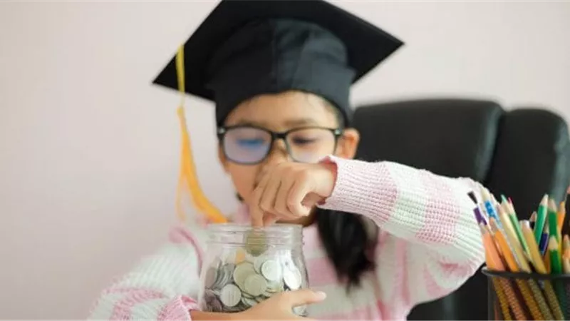 5 نصائح مفيدة تُعلم طفلك استخدام النقود بشكل صحيح 