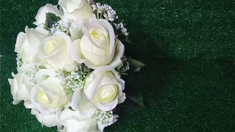«جيرب العروسة».. 5 خطوات لـ تصميم بوكيه الورد في منزلك 