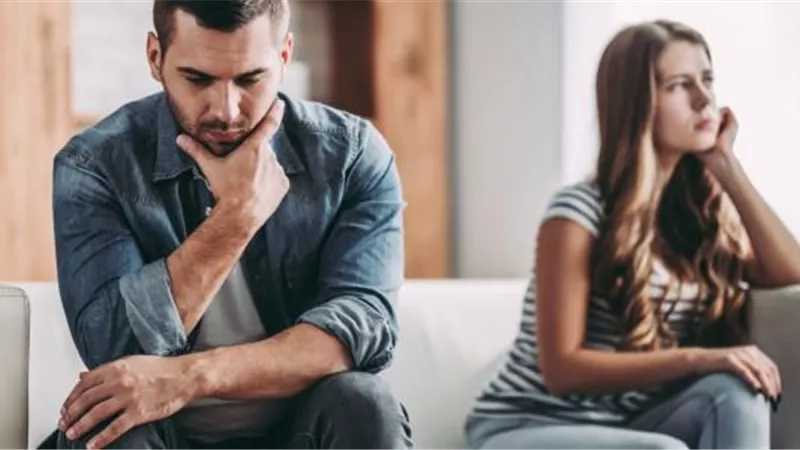 استشاري علاقات زوجية تُحذر من الطرف الثالث: «خراب بيوت»