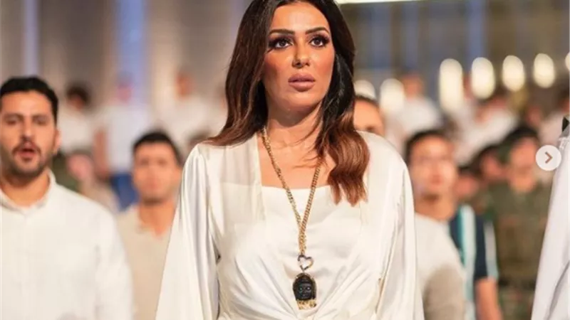 إنجي المقدم تشارك متابعيها كواليس أغنية إحنا مش بتوع حداد (صور)