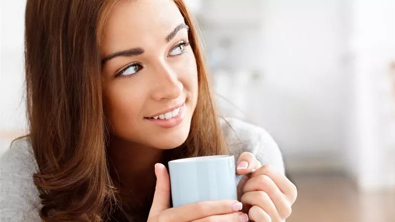 لشعر ناعم ولامع.. فوائد مذهلة للشاي الأسود