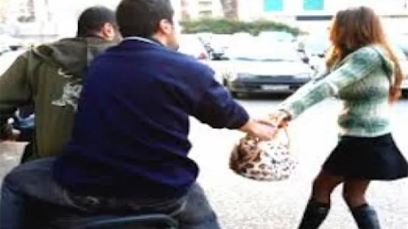 اعترافات حرامي شنط الستات والبنات باستخدام «الشطة»