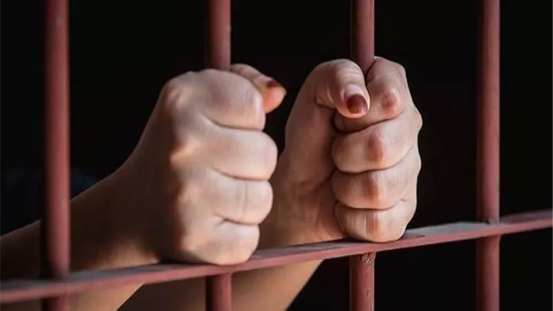 المؤبد لـ ربة منزل.. استعانت بـ 3 رجال لقتل شقيقها ومثلت بجثته
