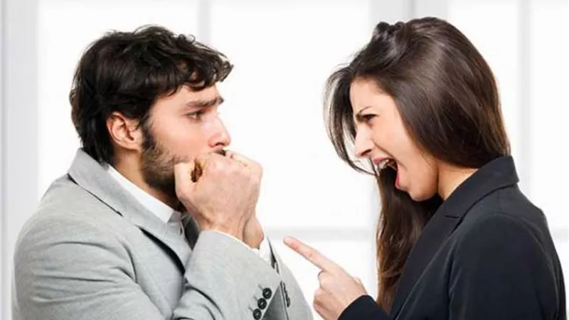 طردته زوجته ومنعته من رؤية ابنه.. والمحكمة تُعيده للمنزل