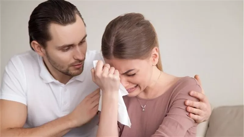 «زوجتك مش نكدية».. كيف تتعامل مع المرأة «الحساسة مرهفة المشاعر»؟