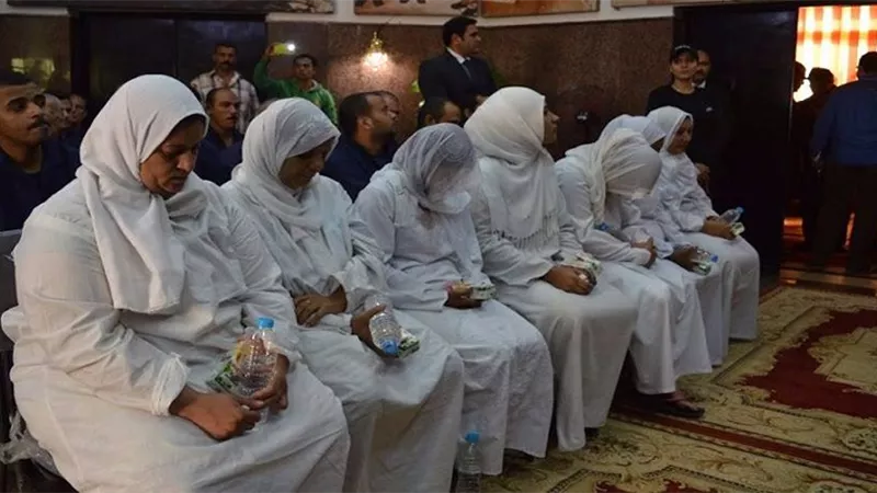 بين الفرح والآلام.. 