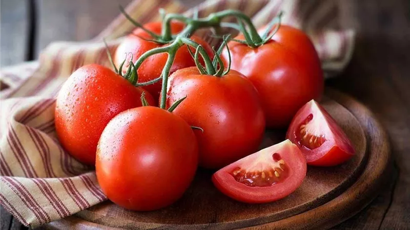   الطماطم تحمي البشرة من أضرار أشعة الشمس والتجاعيد 