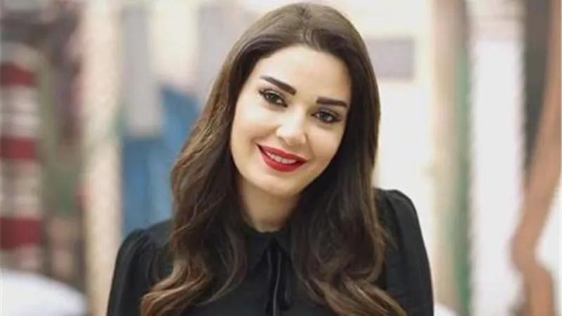سيرين عبد النور تخطف الأنظار بإطلالة مكشوفة الصدر