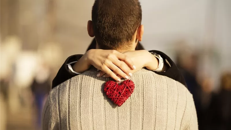 7 علامات تؤكد وقوعك في «الحب».. طيش التصرفات الأبرز 