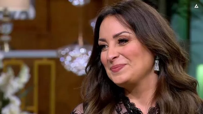 سرق مبلغا ماليا من نرمين الفقي.. الحكم بحبس سائق 3 أشهر