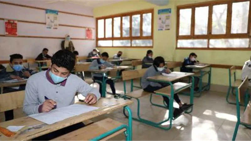 «التعليم» تحسم مصير امتحانات طلاب الثالث الإعدادي المصابين بكورونا 