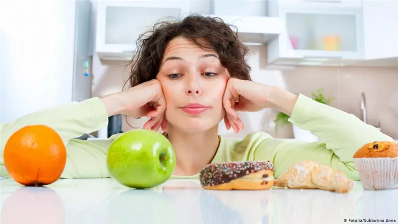 تعرفي على أسوأ 5 عادات غذائية يمكن أن تدمر جسمك