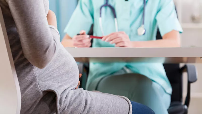 حملي خطر على حياتي.. فهل يجوز الإجهاض؟.. «الإفتاء» تُجيب 