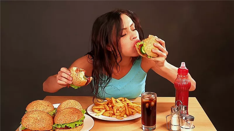 أبرزها التوت الأزرق والكاجو.. 6 أطعمة تجعلك تعيش أطول 