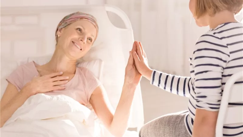 لمرضى سرطان الثدي.. خبيرة تغذية تقدم روشتة العلاج بالأطعمة.. فيديو