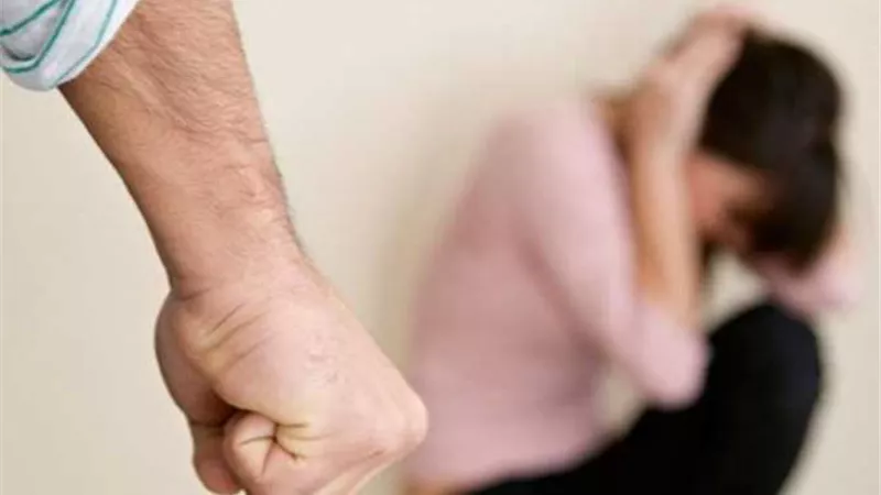 ما حكم إهانة الزوج لزوجته؟.. دار الإفتاء تجيب