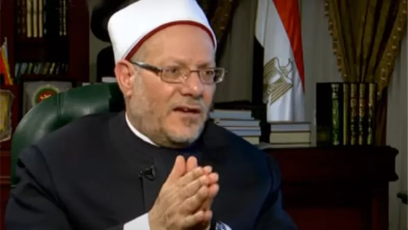 هل يجوز دفن المرأة مع أبيها في مقبرة واحدة؟.. مفتي الجمهورية يجيب