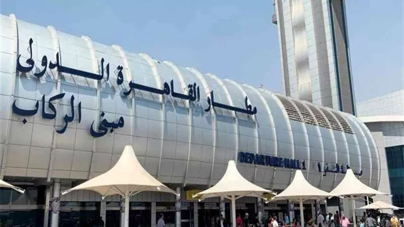مطار القاهرة يمنع دخول أسرة سعودية بسبب كورونا