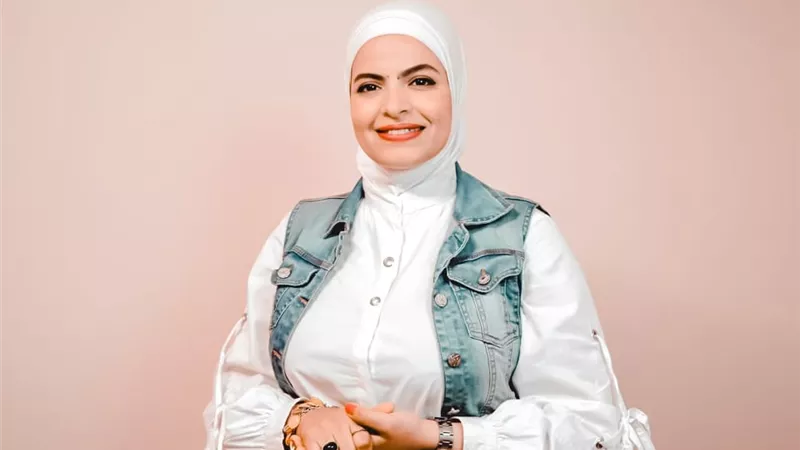 سيدة تسأل: «سلفتي بتغير مني».. وخبيرة ترد: «خليكي في حياتك»