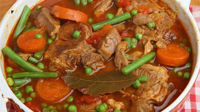 سهلة ومفيدة.. طريقة عمل الفاصوليا الخضراء باللحمة