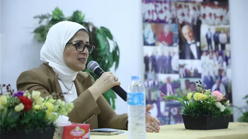 «هالة زايد  » للأطقم الطبية لـ«حميات وصدر العباسية»: مصر عبرت بكم لبر الأمان