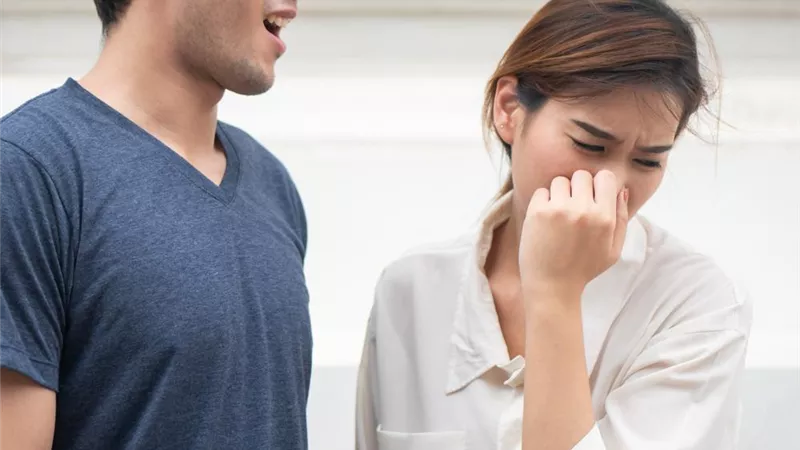 «رائحة أسنانه لا تُطاق».. فاطمة تطلب الخلع