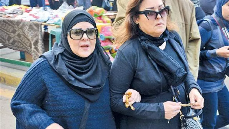 نهال عنبر تطالب بالدعاء لـ«دلال عبد العزيز»
