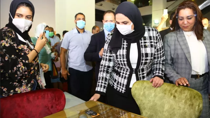 وزيرة التضامن تطلق حملة لتجهيز الفتيات.. ومليون جنيه أول مبيعات معرض ديارنا