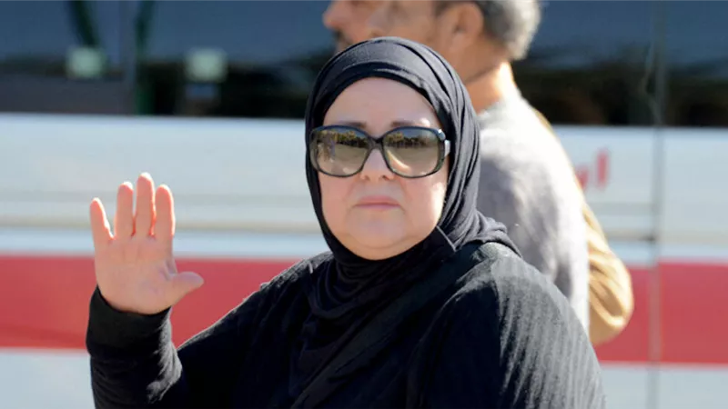 «يا جبنة منقوعة».. أسرار حول علاقة دلال عبد العزيز بوالدتها| فيديو