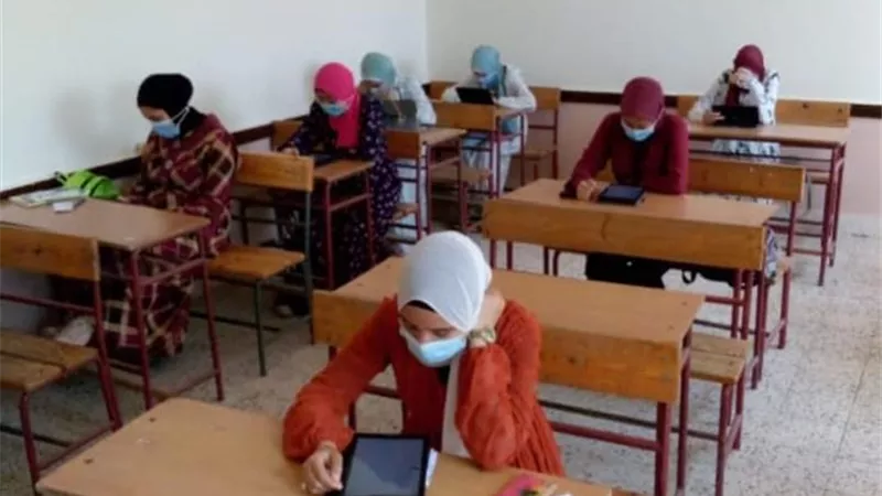  حظر تبادل الرسائل والملفات على التابلت أثناء امتحانات الثانوية العامة 2021